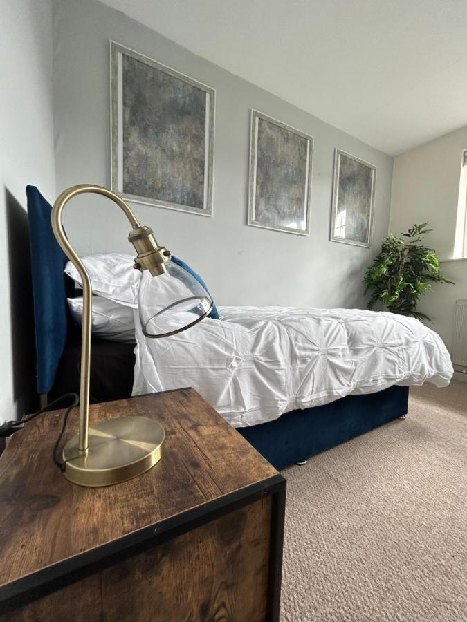 4-Bedroom Home Near Ema, Sleeps 6 Castle Donington Esterno foto