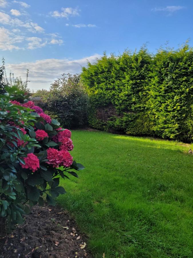 4-Bedroom Home Near Ema, Sleeps 6 Castle Donington Esterno foto